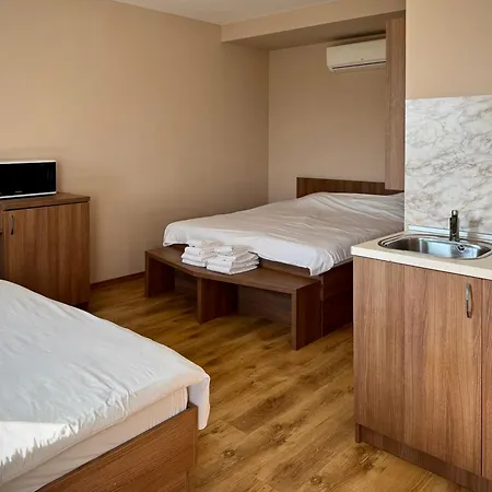 Airport Airport Shuttle And Parking Aparthotel *